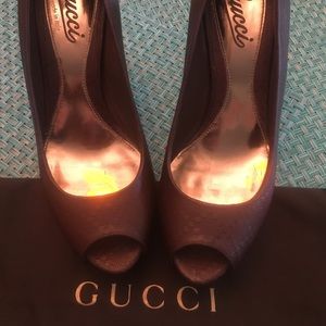 Gucci peep toe brown leather platform heels